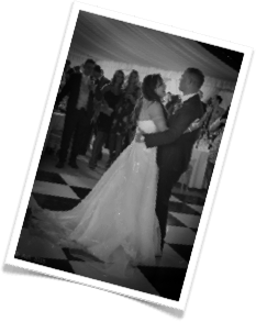 Couple on the dancfloor.